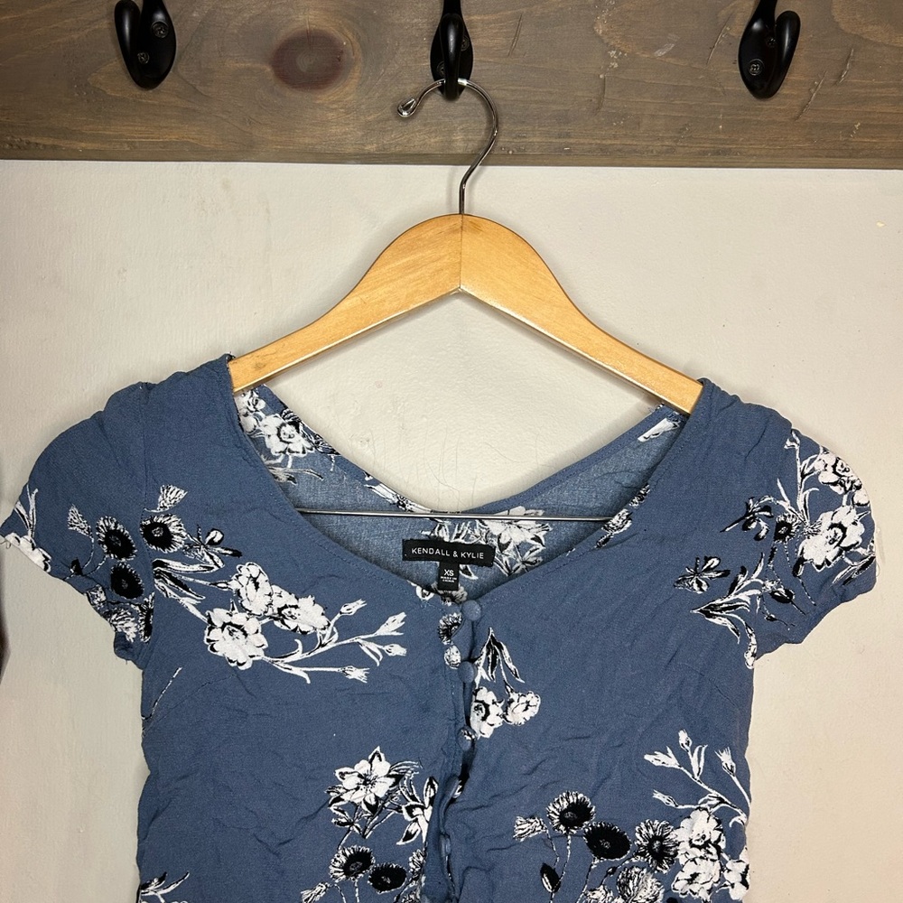 Kendall & Kylie Blue Floral Women's Top